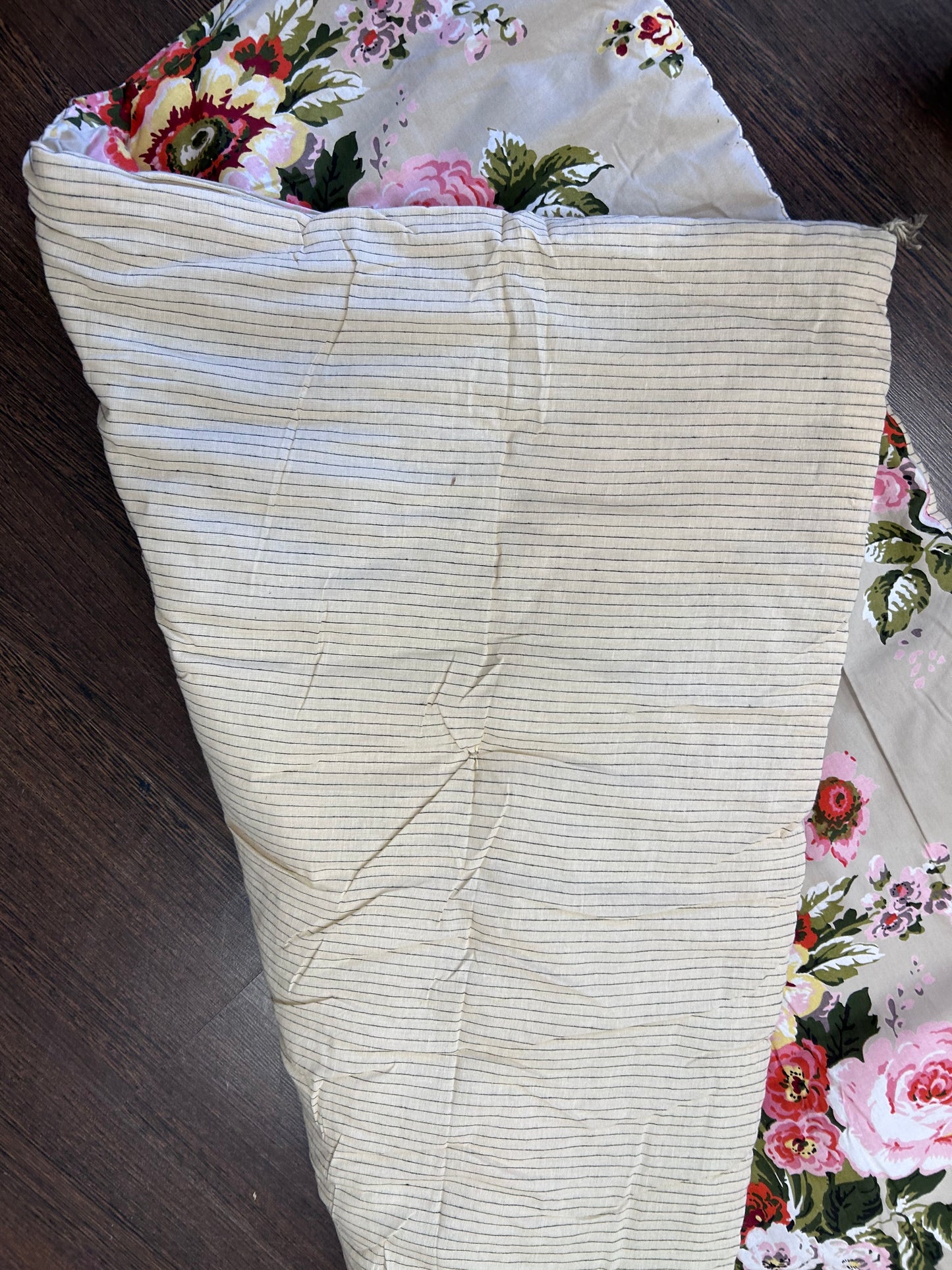 Bout de lit en coton beige rosé floral GOYAAL LIVING