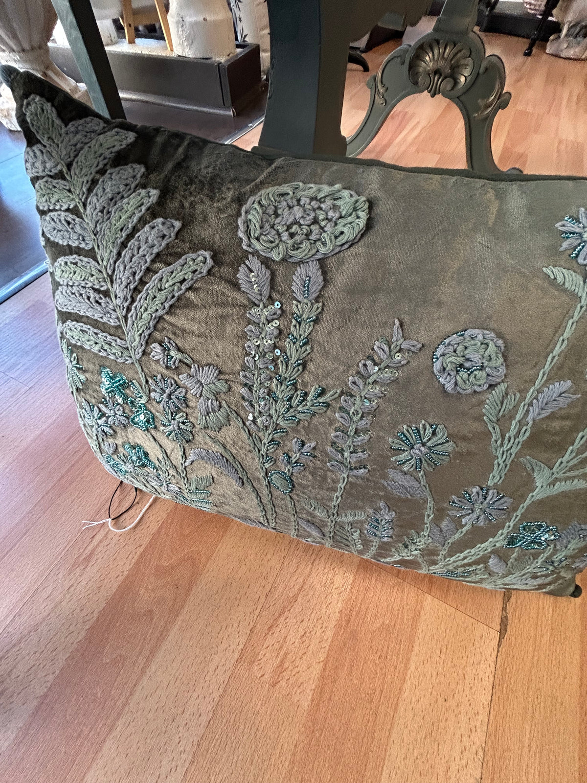 Coussin brodé - J - line