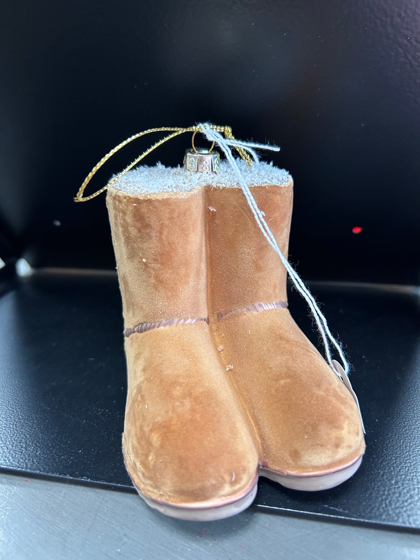 UGG
