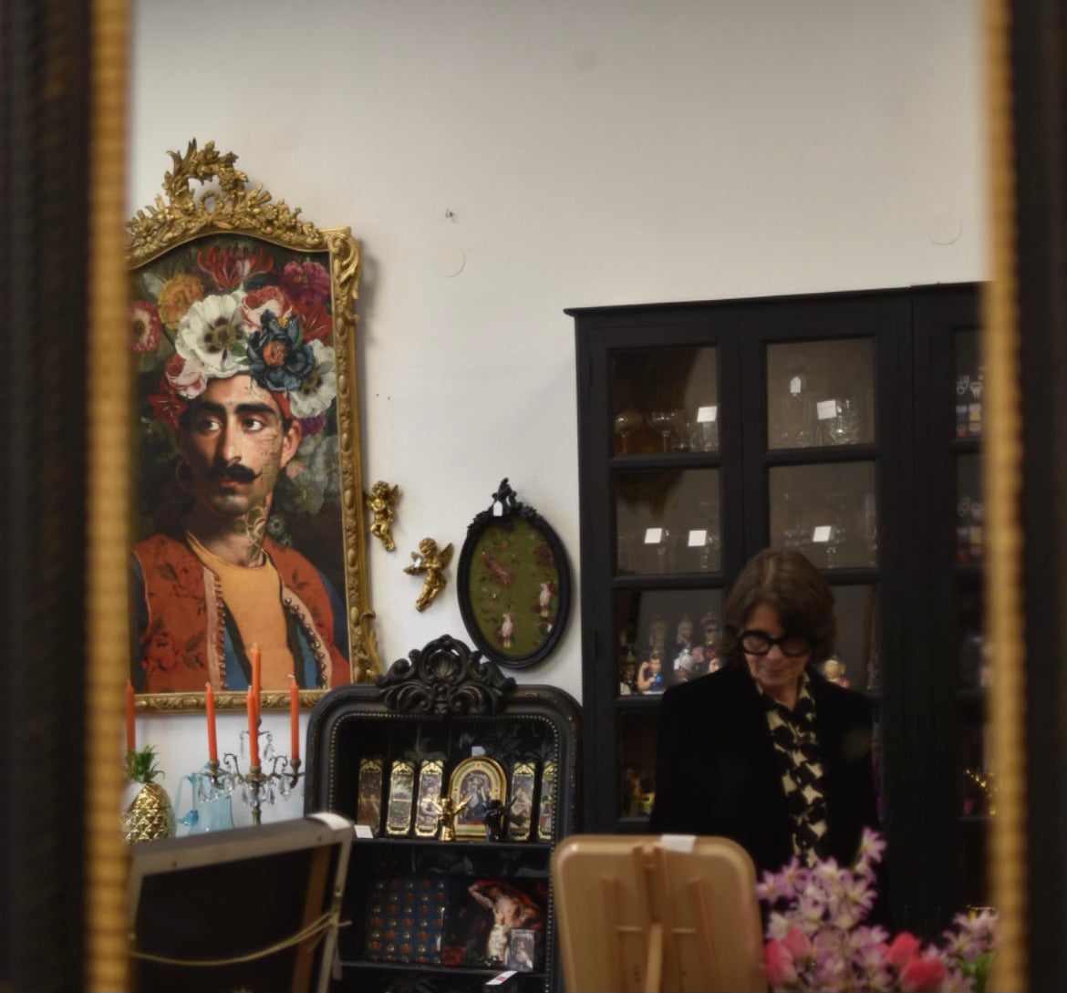 Fabienne dans sa boutique le Grenier d'Eulalie