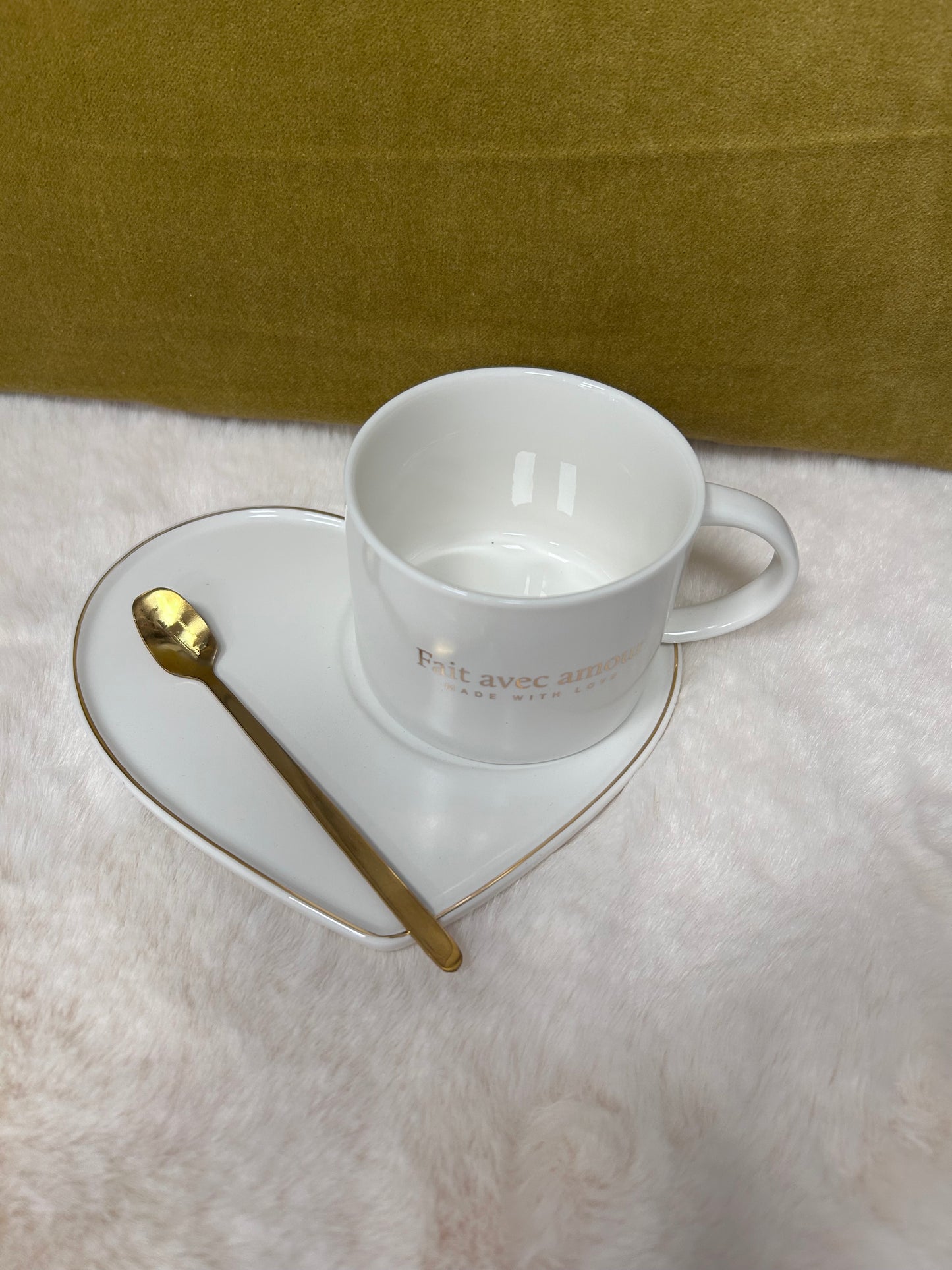 Ensemble tasse et sous-tasse et cuillère dorée - J LINE