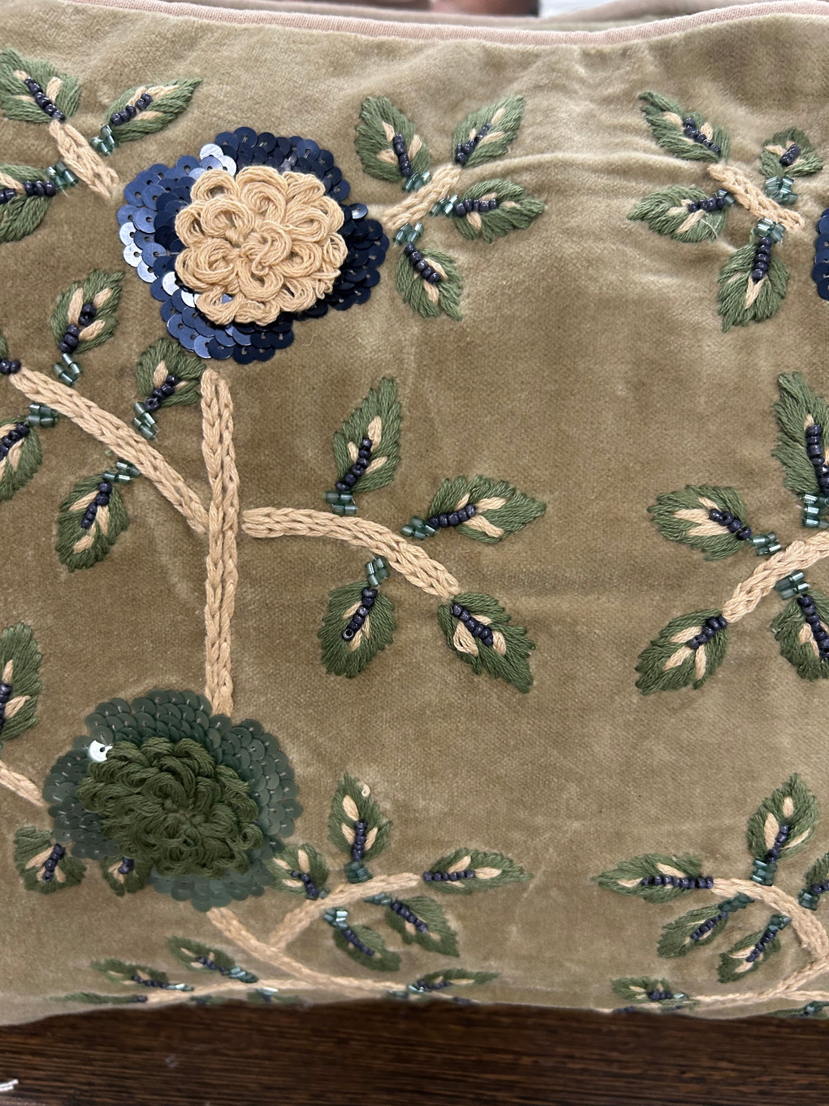 Coussin velours brodé - J line