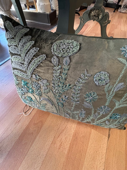 Coussin brodé - J - LINE