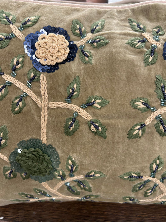 Coussin brodé - J LINE