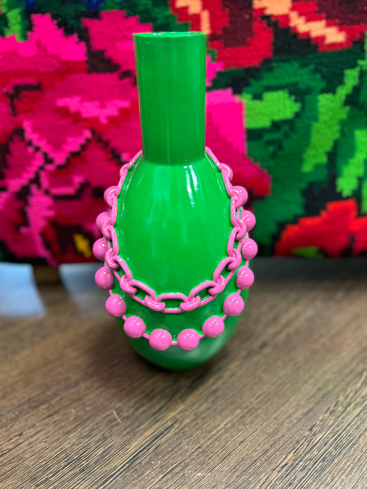 Vase vert colliers rose