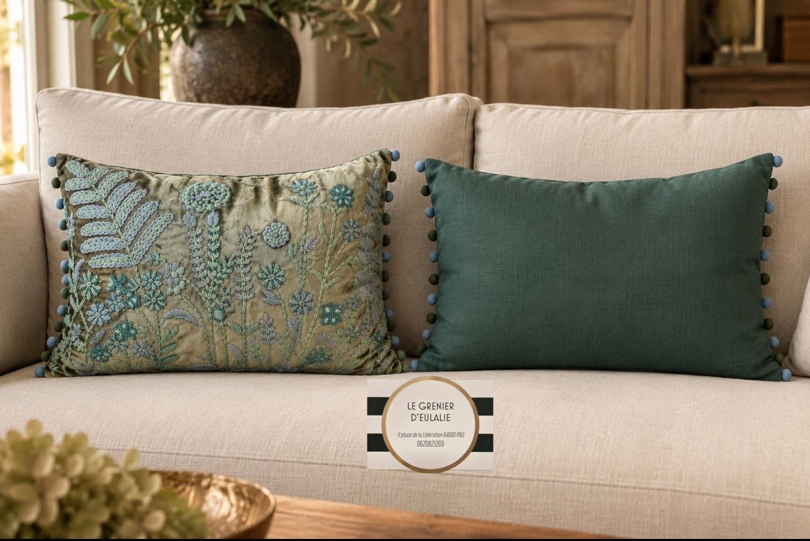 Coussin brodé - J - line