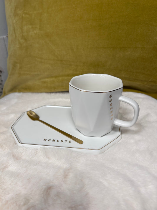 Ensemble Tasse, sous-tasse et cuillère dorée - J LINE