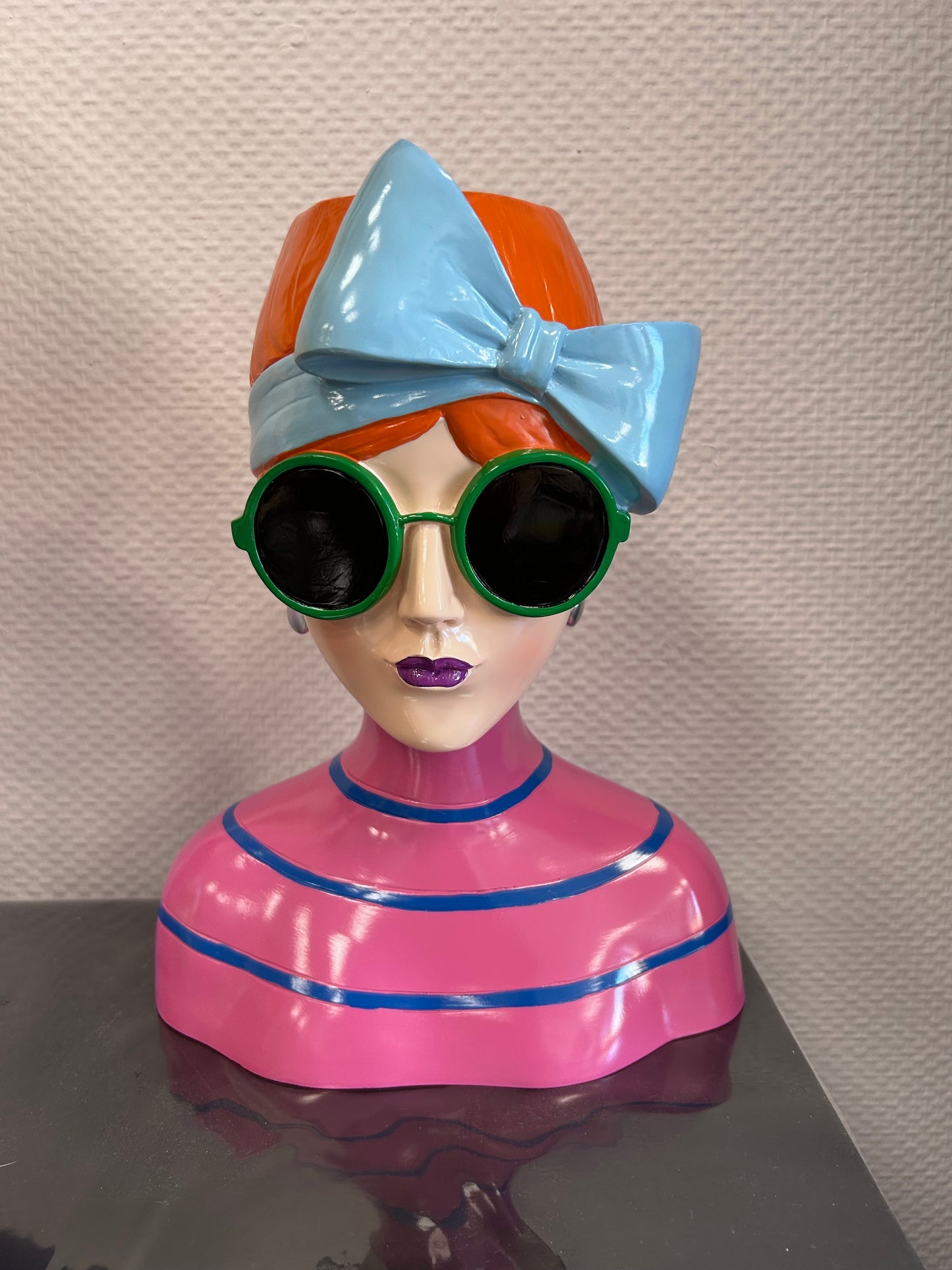 Vase lady turban